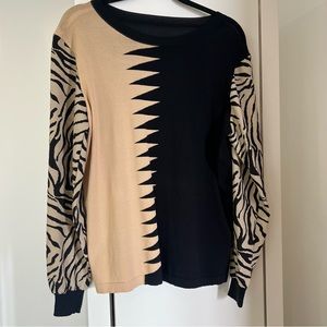BLACK BEIGE KNITTED TOP WITH PRINTED SLEEVES SIZE S/M